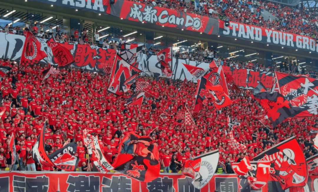 关于成都蓉城冲刺阶段内部沟通；志在亚冠名次提升；话题不断；赛季目标并未改变的信息